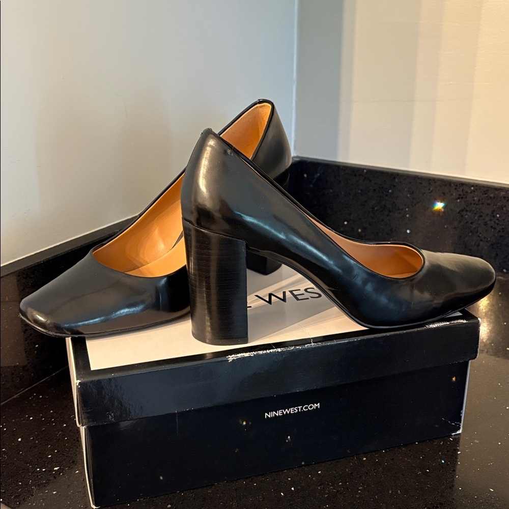 *Nine West NEWRULEO BLACK SY Black Patent Almond Toe Chunky Heel Pump